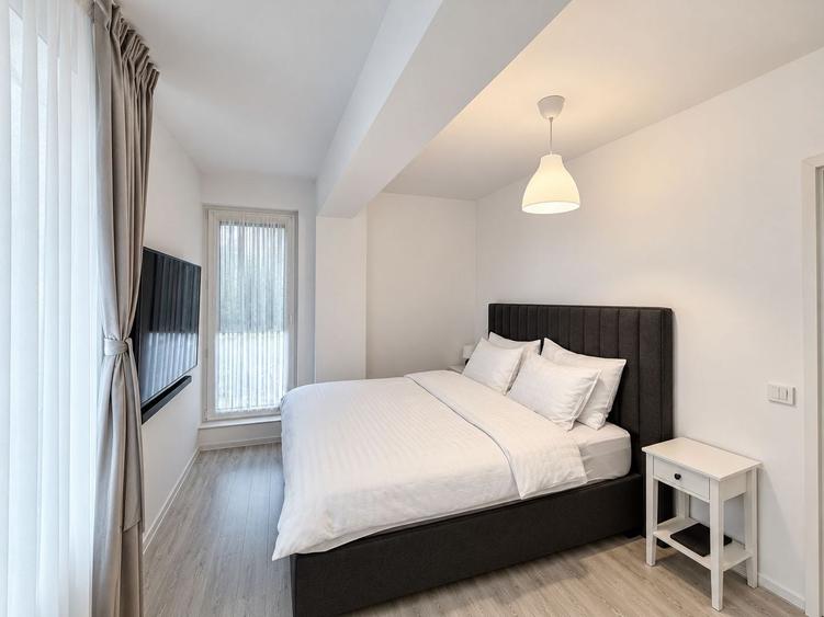 Apartament cu 3 camere semidecomandat, mobilat în Central