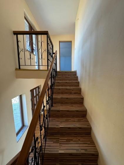 Casă individuală cu 5 camere cu Teren 620 Mp în Craiovei