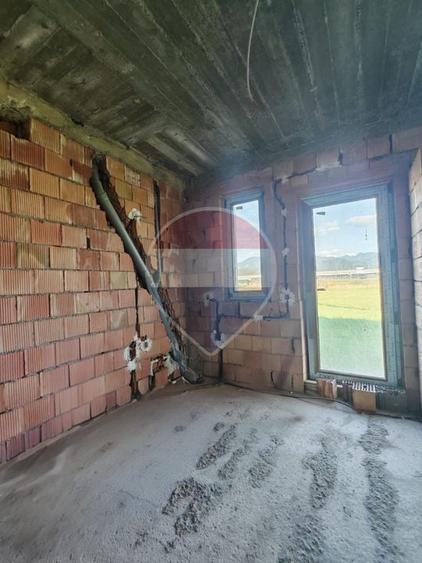 Casă individuală cu 5 camere cu Teren 1912 Mp în Nord-Vest