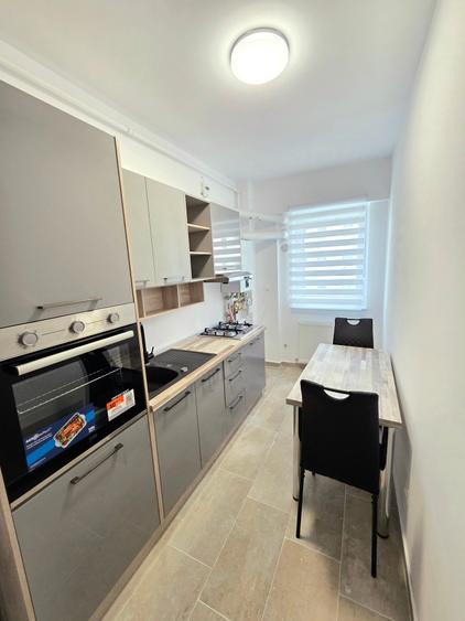 Apartament cu 2 camere decomandat în Uverturii