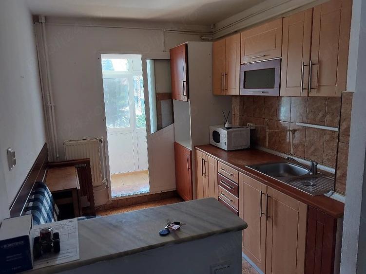 Apartament cu 3 camere decomandat în Traian