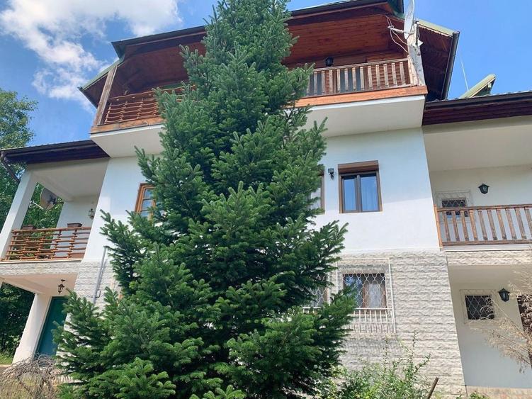 Duplex cu 8 camere cu Canalizare în Drajna de Sus