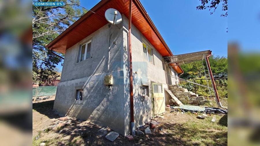 Casă cu 2 camere cu Teren 1457 Mp în Vest