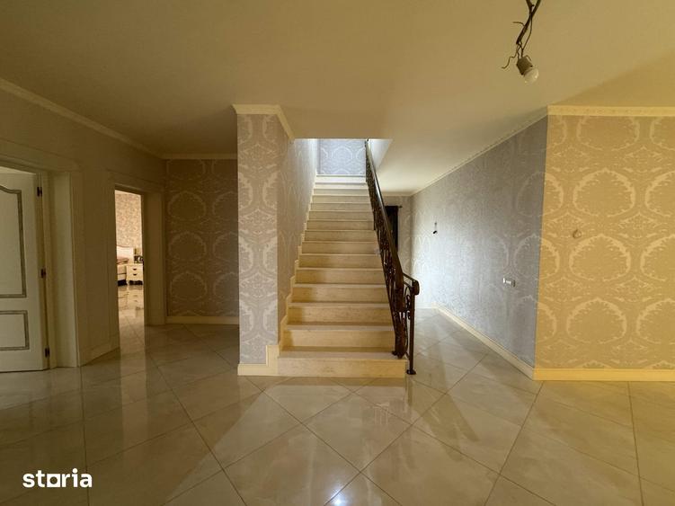 Casă cu Teren 3000 Mp în Central
