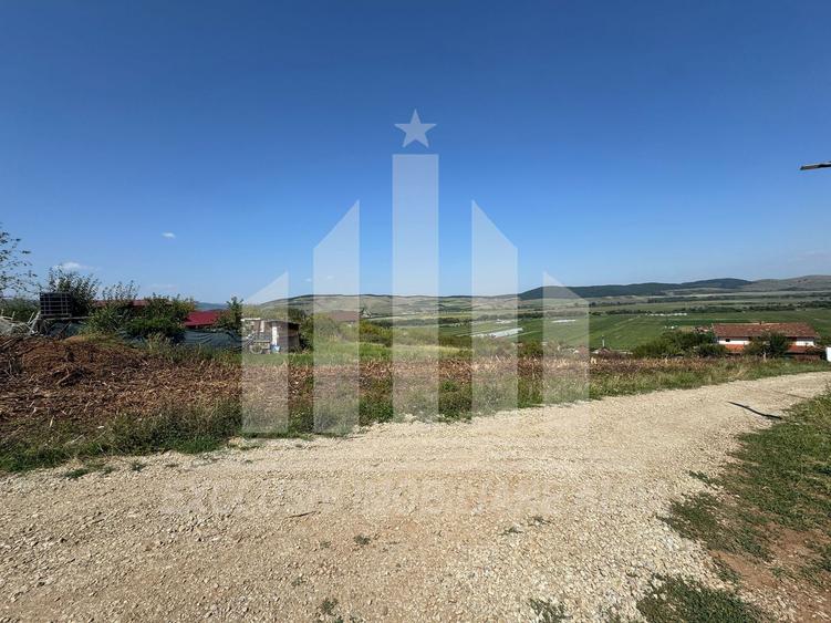 Teren Construcții intravilan de 1400 mp, în Micești