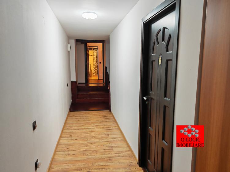 Casă individuală cu 7 camere cu Canalizare în Central