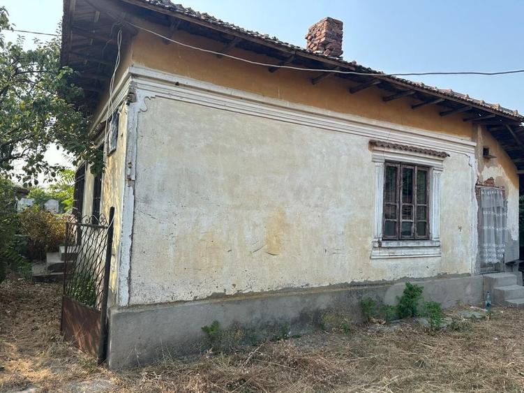 Casă cu 3 camere în Leu