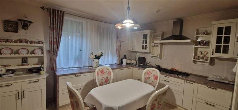Casă individuală cu 6 camere cu Teren 1725 Mp în Exterior Sud