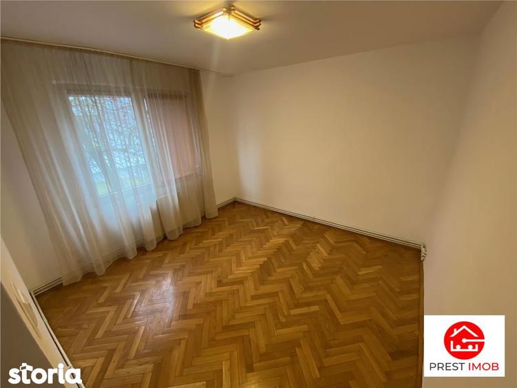 Apartament cu 3 camere decomandat în Tudor