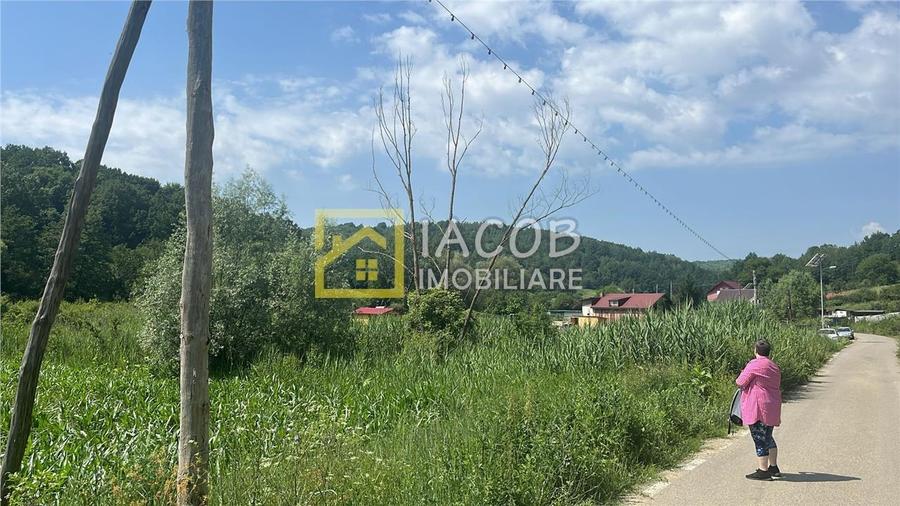 Teren Construcții intravilan de 3772 mp, în Podiș