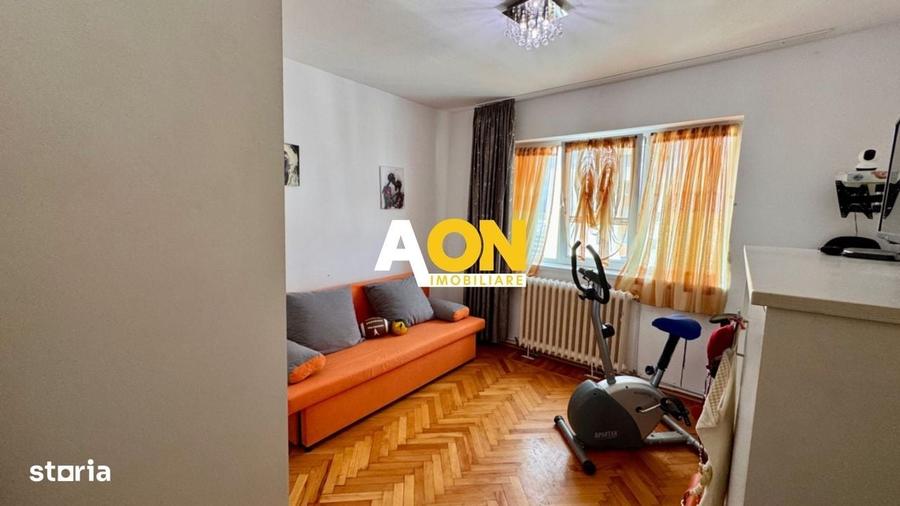 Apartament cu 3 camere decomandat în Cetate