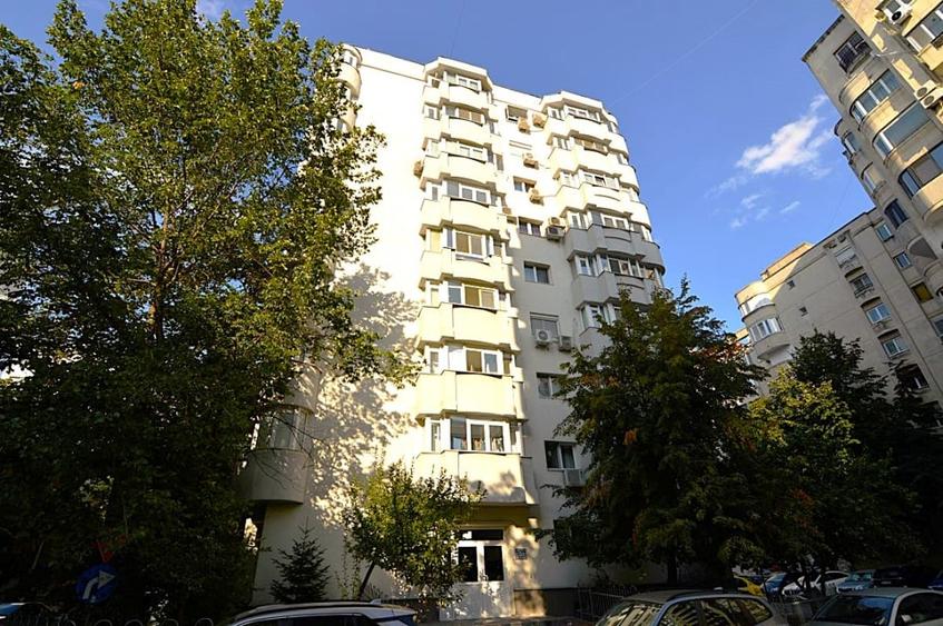 Apartament cu 4 camere decomandat, mobilat în Decebal