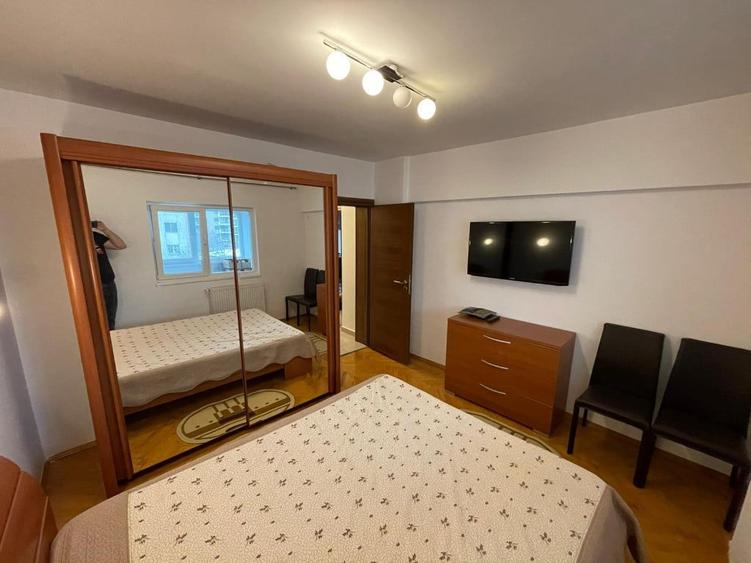 Apartament cu 3 camere decomandat în Apărătorii Patriei