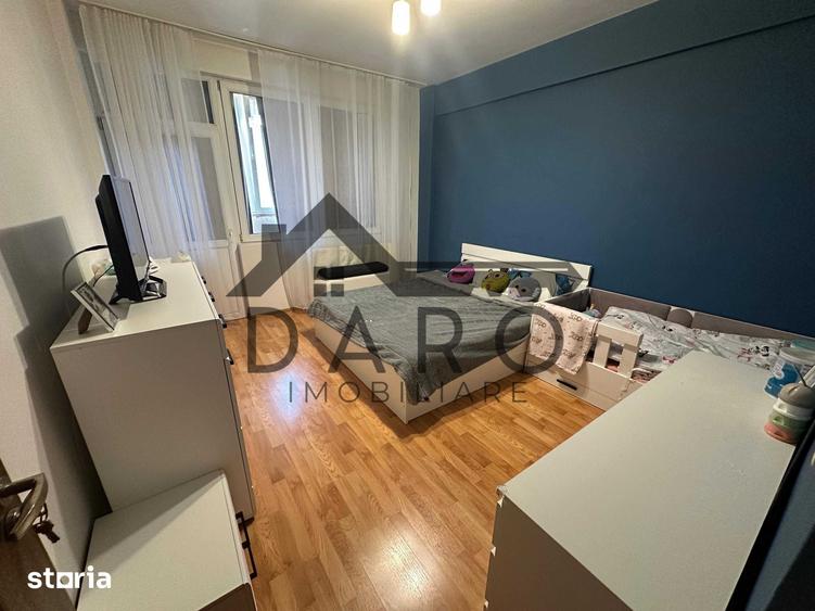 Apartament cu 3 camere decomandat în Criș