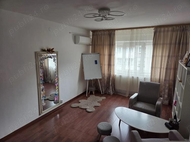 Apartament cu 3 camere decomandat în Lotus