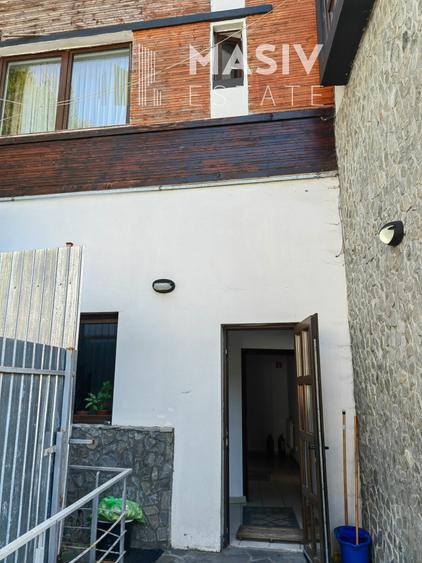 Casă cu 10 camere cu Canalizare în Central