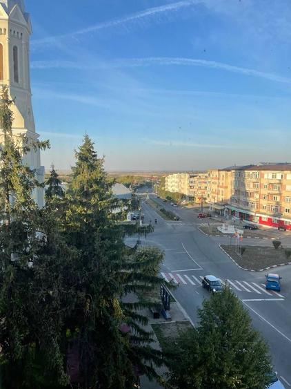 Apartament cu 4 camere decomandat în Central