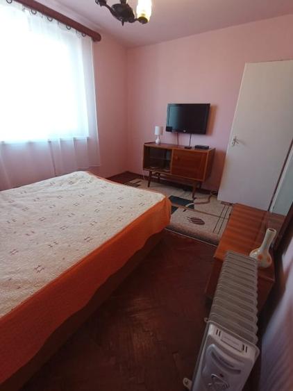 Apartament cu 2 camere semidecomandat, mobilat în Central