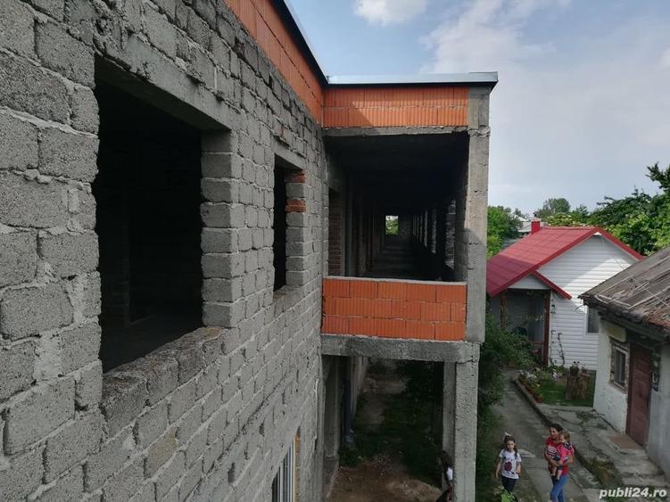 Casă cu 18 camere în Găești