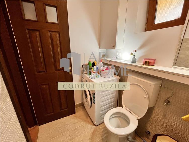 Casă individuală cu 5 camere cu Teren 300 Mp în Sud