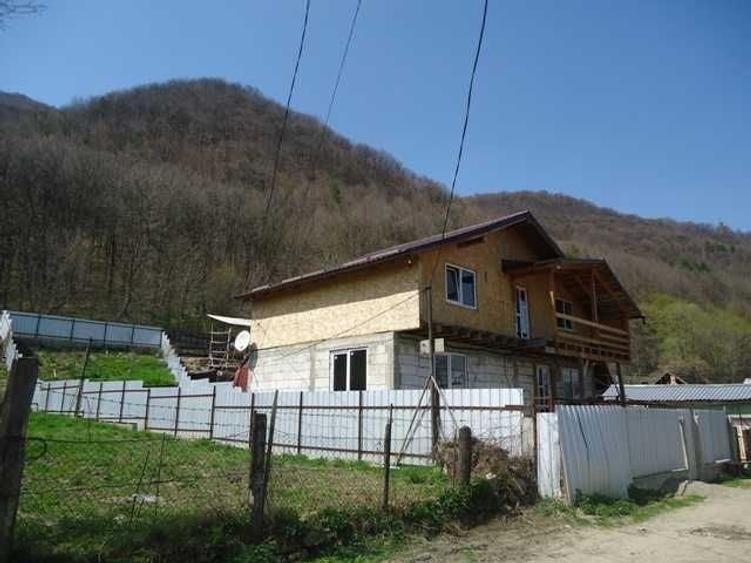 Casă cu 3 camere în Central