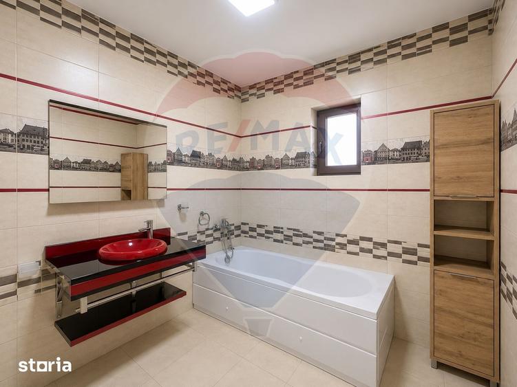 Casă cu 5 camere cu Teren 248 Mp în Corbu
