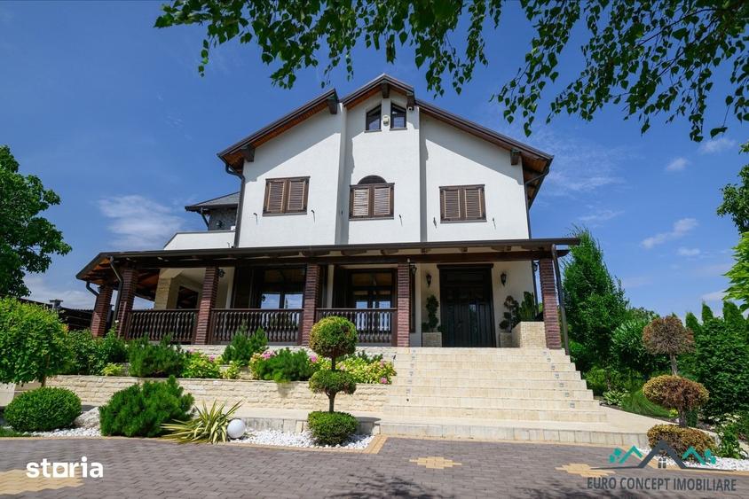 Casă cu 8 camere cu Teren 1000 Mp în Tulucești