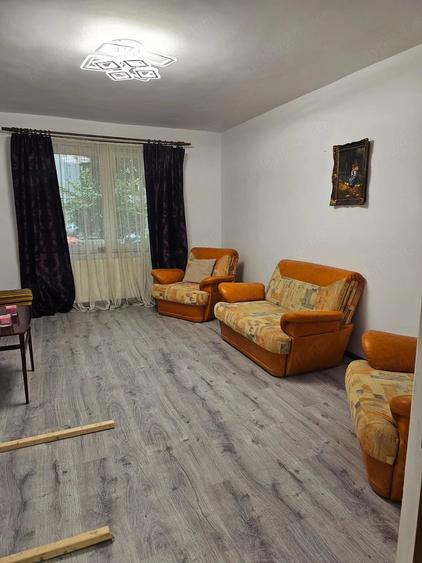 Apartament cu 3 camere decomandat în Tudor