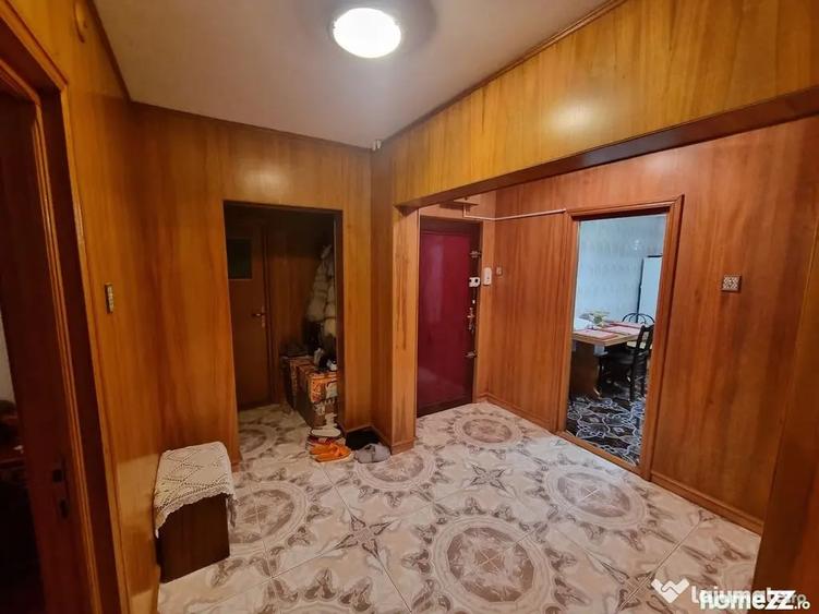 Apartament cu 4 camere decomandat în Faleza Nord