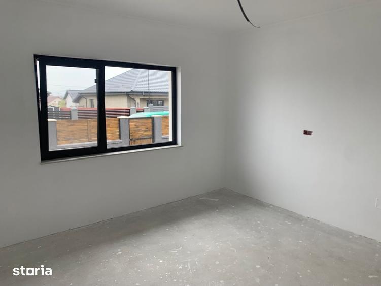 Casă cu 4 camere cu Teren 455 Mp în Șendreni