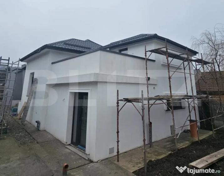 Casă cu 4 camere cu Teren 400 Mp în Central
