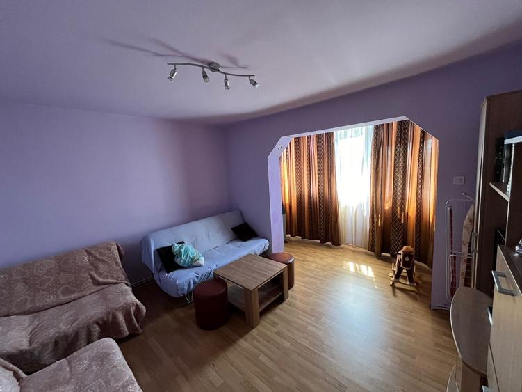Apartament cu 3 camere decomandat în Central