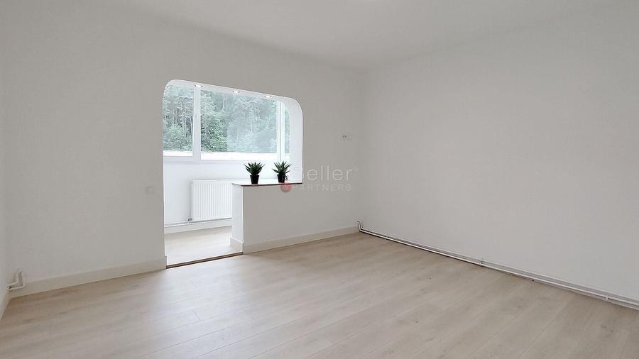 Apartament cu 3 camere decomandat în Județean