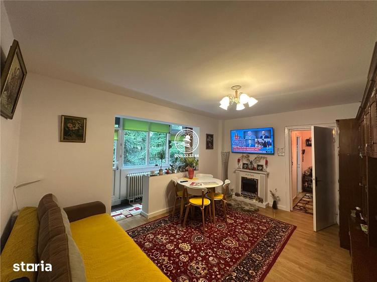 Apartament cu 3 camere semidecomandat, mobilat în Podul de Piatră