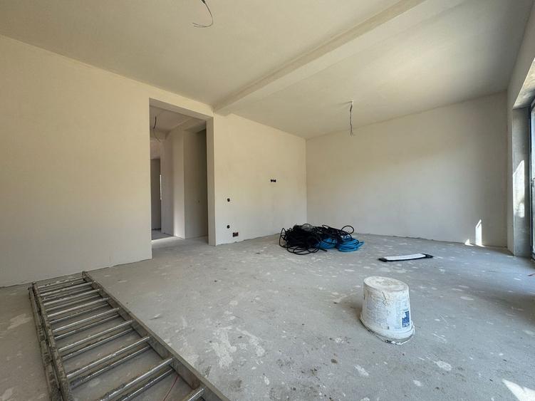 Duplex cu 6 camere cu Canalizare în Florești