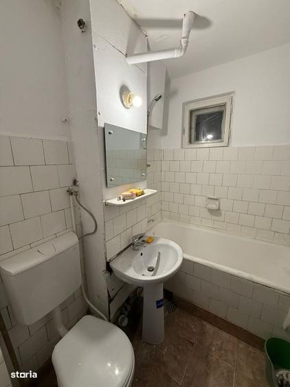 Apartament cu 3 camere decomandat în Calea București