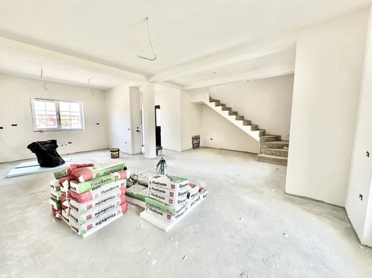 Duplex cu 3 camere cu Canalizare în Moșnița Nouă