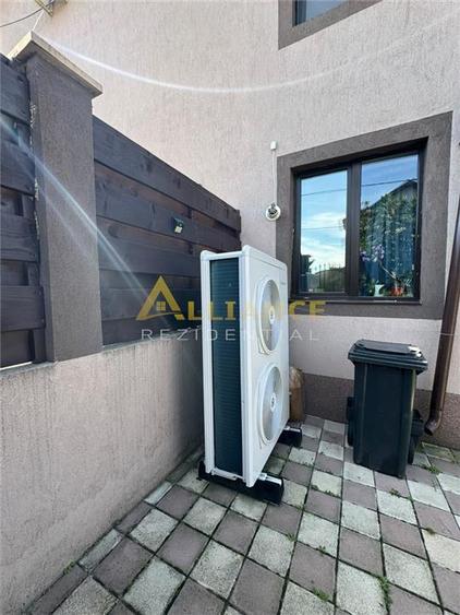 Casă individuală cu 7 camere cu Teren 400 Mp în Central