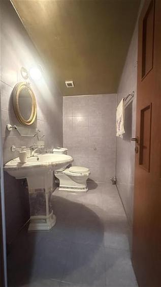Casă individuală cu 7 camere cu Teren 660 Mp în Lazu