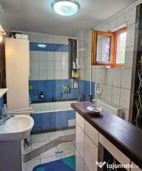 Casă cu 6 camere cu Teren 3000 Mp în Central