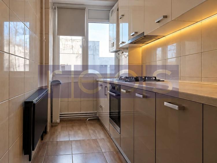 Apartament cu 3 camere semidecomandat în Drumul Taberei