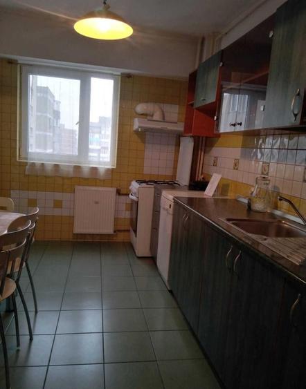 Apartament cu 3 camere decomandat, mobilat în Drumul Taberei