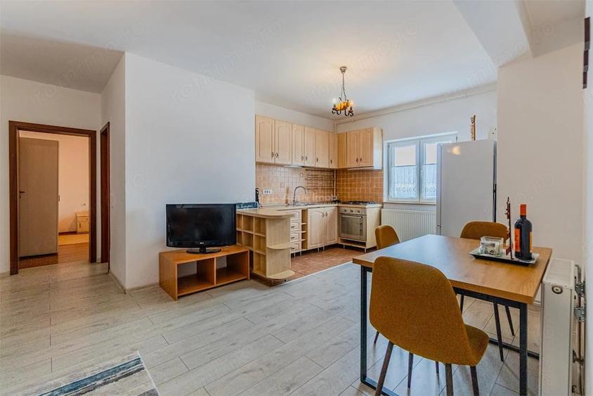 Apartament cu 3 camere decomandat, mobilat în Cristian