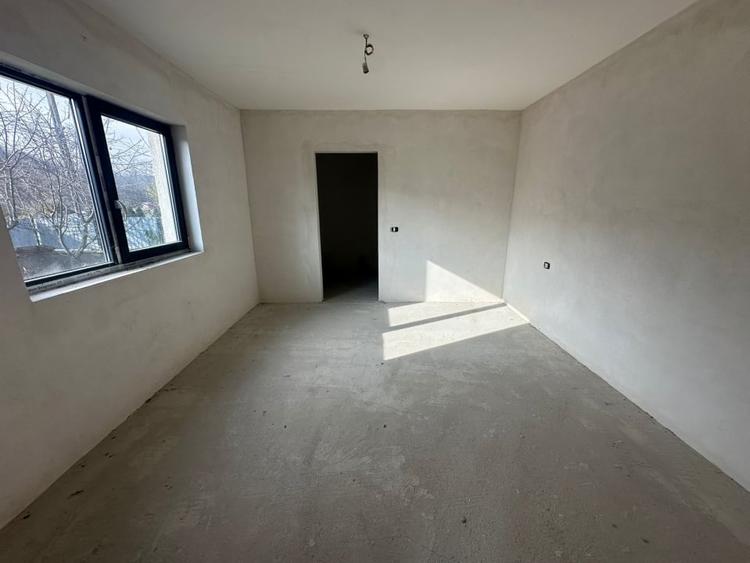 Casă individuală cu 3 camere cu Teren 450 Mp în Ampoița