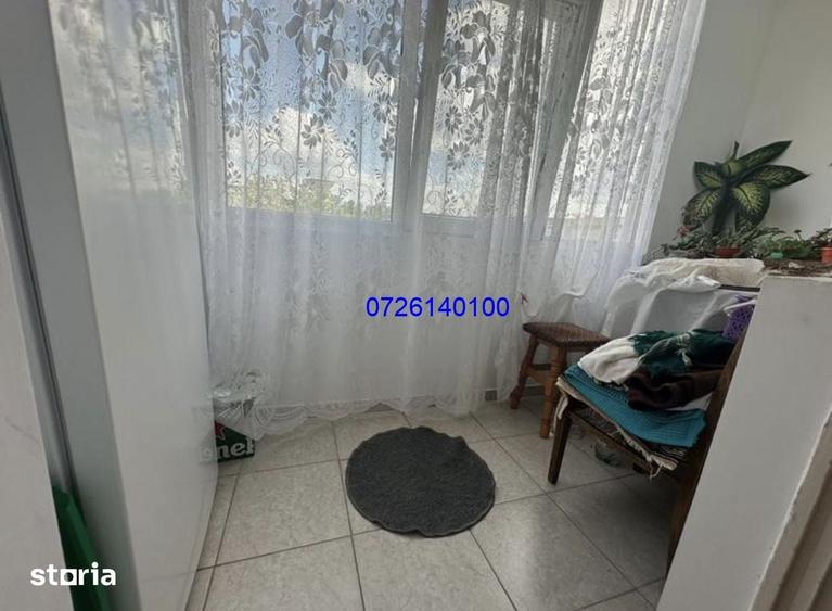 Apartament cu 3 camere decomandat în Calarași 4