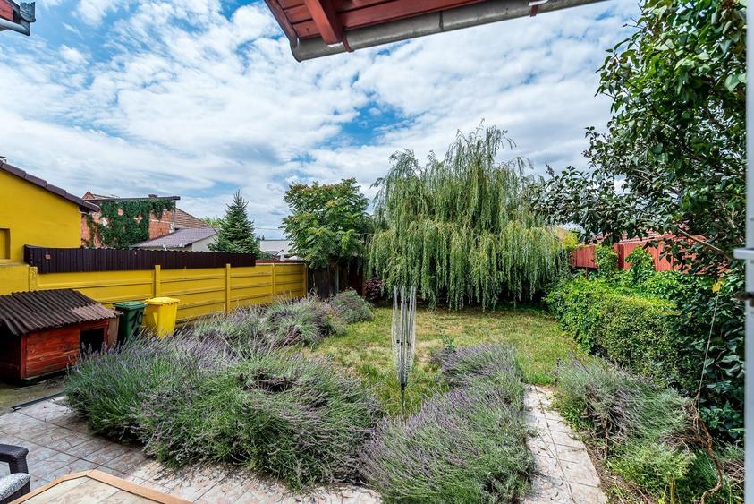 Casă individuală cu 5 camere cu Canalizare în Pârneava