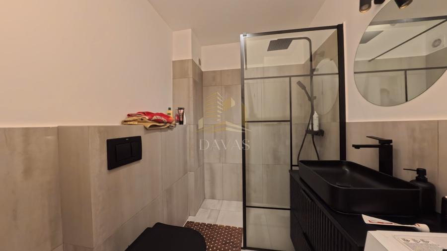 Apartament cu 3 camere semidecomandat, mobilat în Sopor