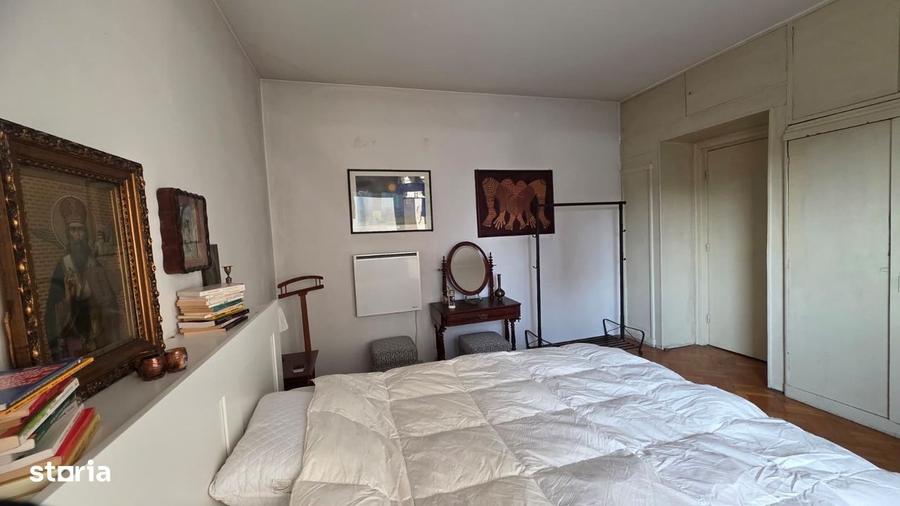 Apartament cu 3 camere în P-ța Universității