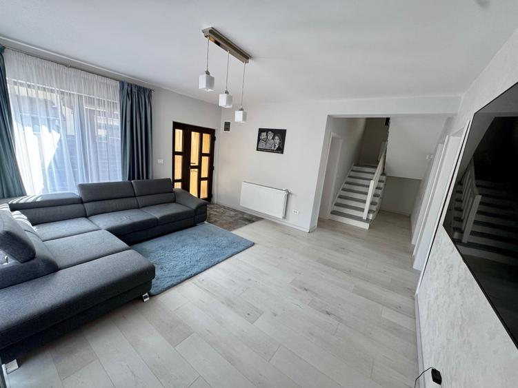 Casă cu 4 camere cu Teren 250 Mp în Giroc