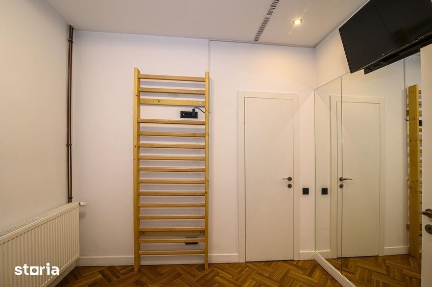 Apartament cu 4 camere în Romană